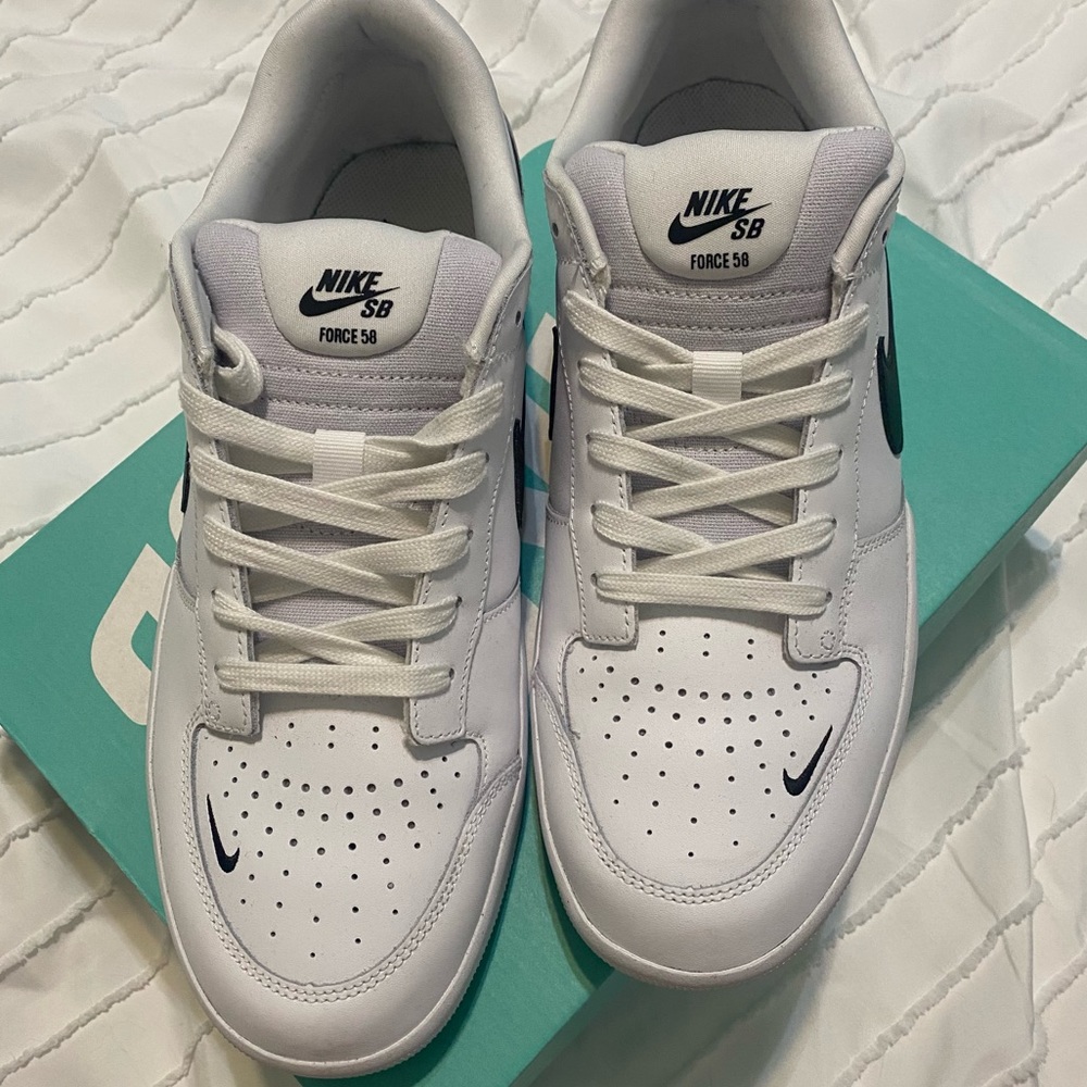 WHITE NIKE SB FORCE 58 PRM L